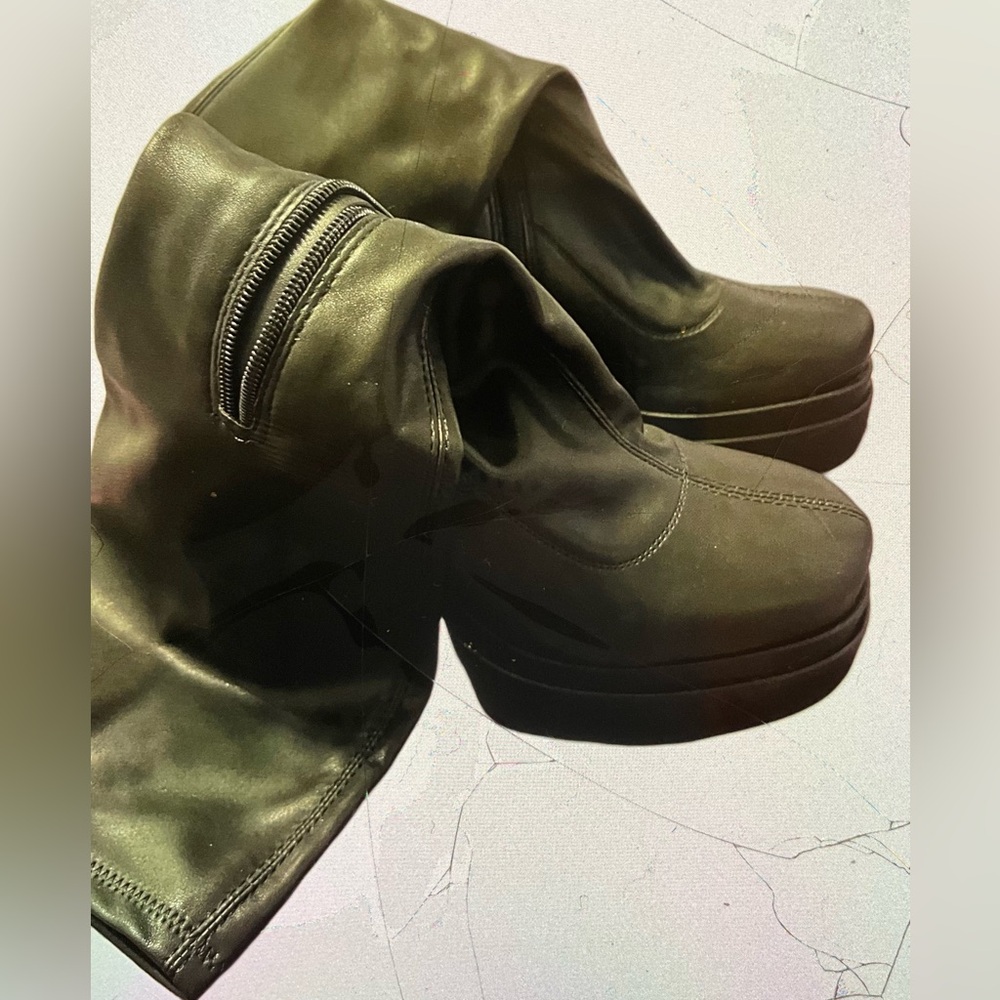 Chunky platform boots